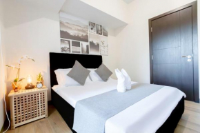 LUXX Suites McKinley with fast WIFI in BGC